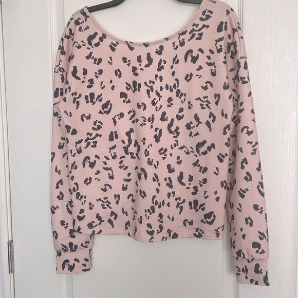 Cupshe two way pullover top. Wear it several ways and off the shoulder look Sz M - Picture 2 of 16